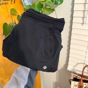 lululemon dance studio pant’s
worn in, tiny stain, hole in crotch area
SIZE 8